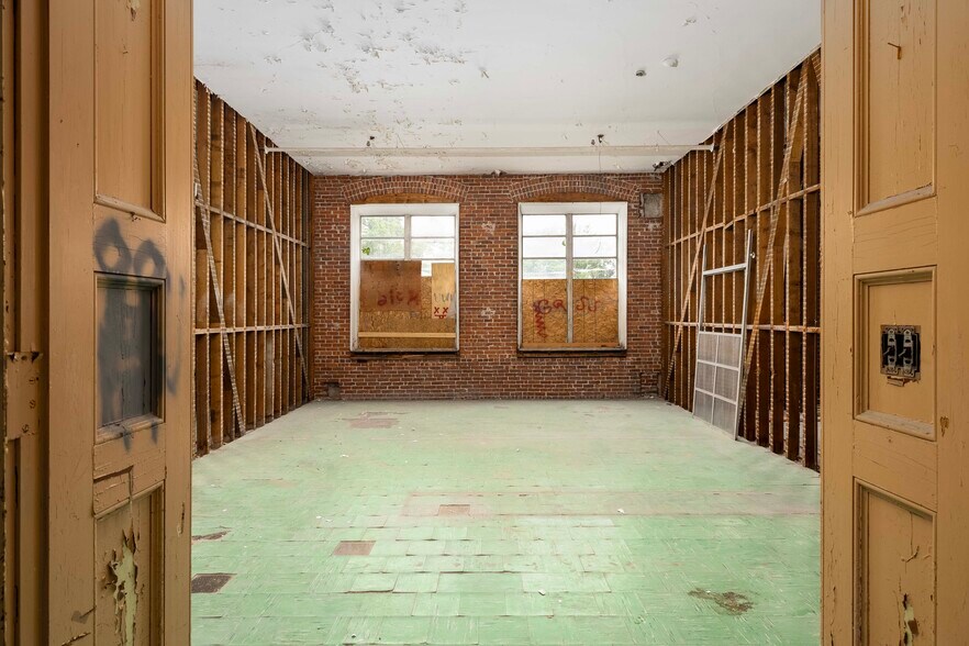 More Photos Of 167 George St, Pawtucket Apartments For Sale