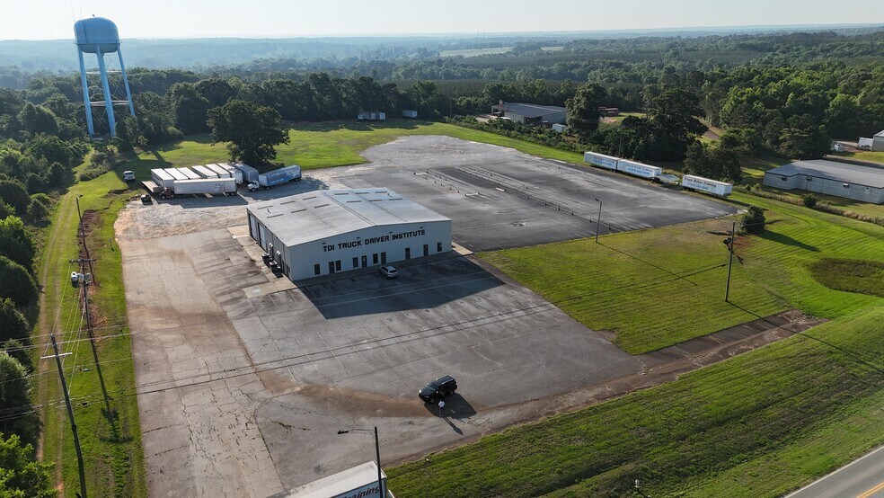 Primary Photo Of 100 Industrial Park Rd, Forsyth Warehouse For Lease