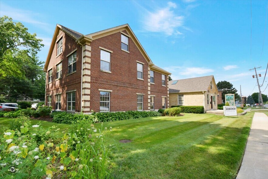 More Photos Of 1155 S Washington St, Naperville Loft Creative Space For Lease