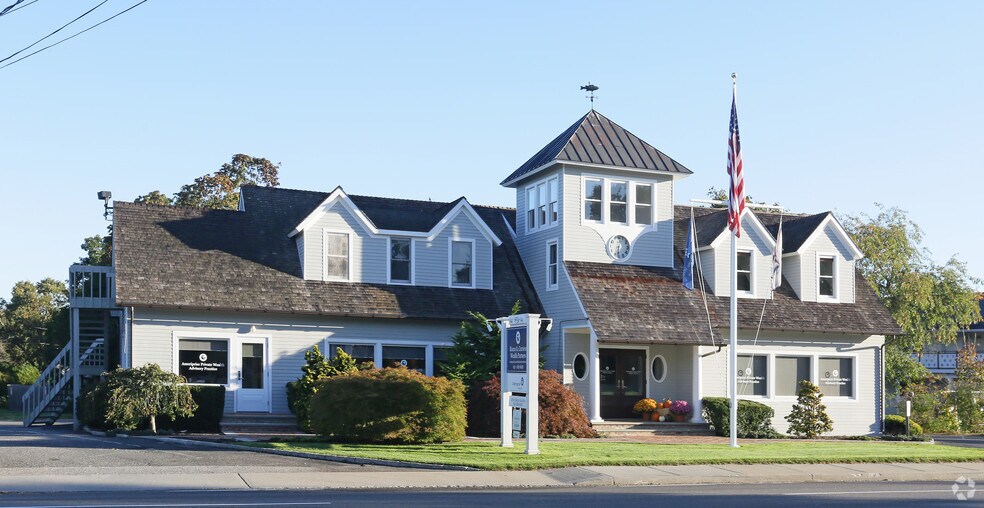 More Photos Of 1673 North Hwy, Southampton Storefront Retail Office For Lease