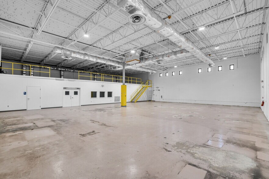 More Photos Of 3541 NW 53rd St, Fort Lauderdale Warehouse For Lease