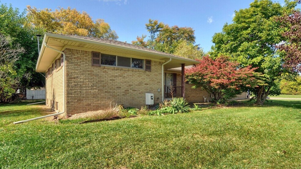 More Photos Of 42431 Mound Rd, Sterling Heights Storefront For Sale