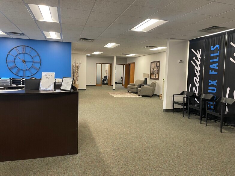 More Photos Of 600 S Cliff Ave, Sioux Falls Office For Sale