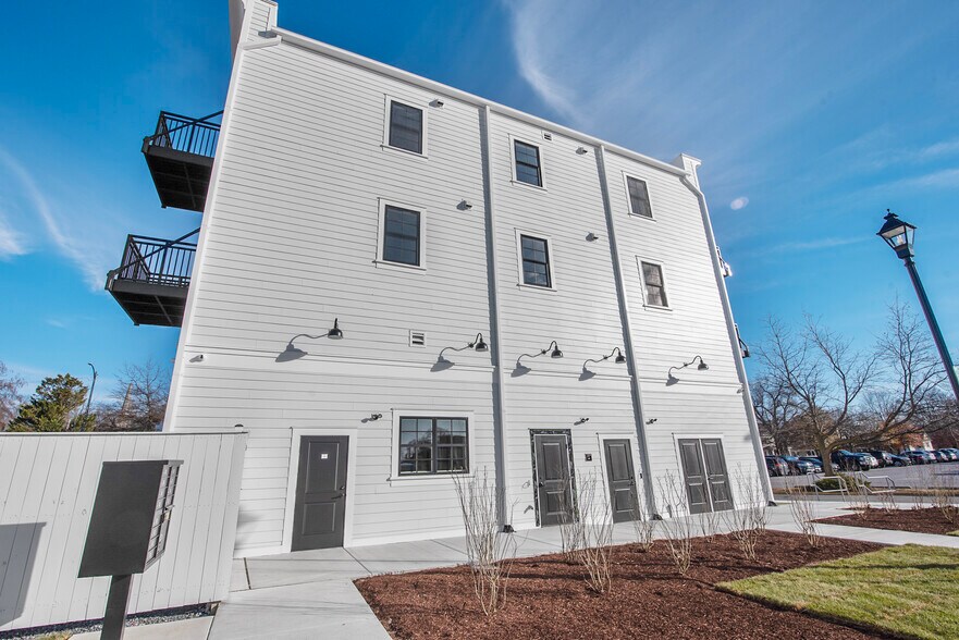 More Photos Of 123 S Washington St, Easton General Retail For Lease