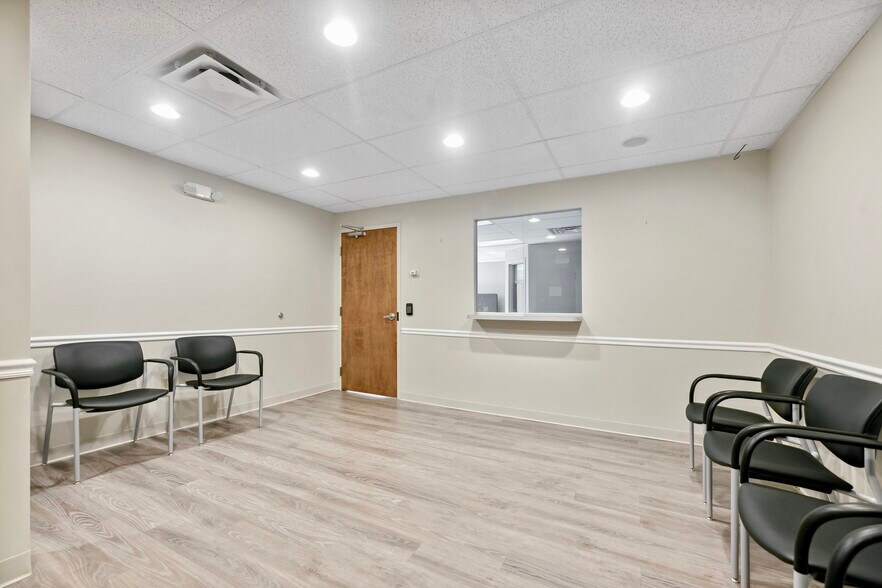 More Photos Of 9403 Kenwood Rd, Blue Ash Medical For Lease