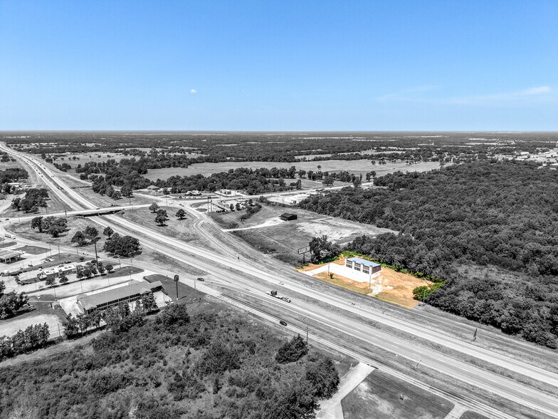 More Photos Of 410 Interstate 30 Frontage Rd., Mount Vernon General Retail For Lease