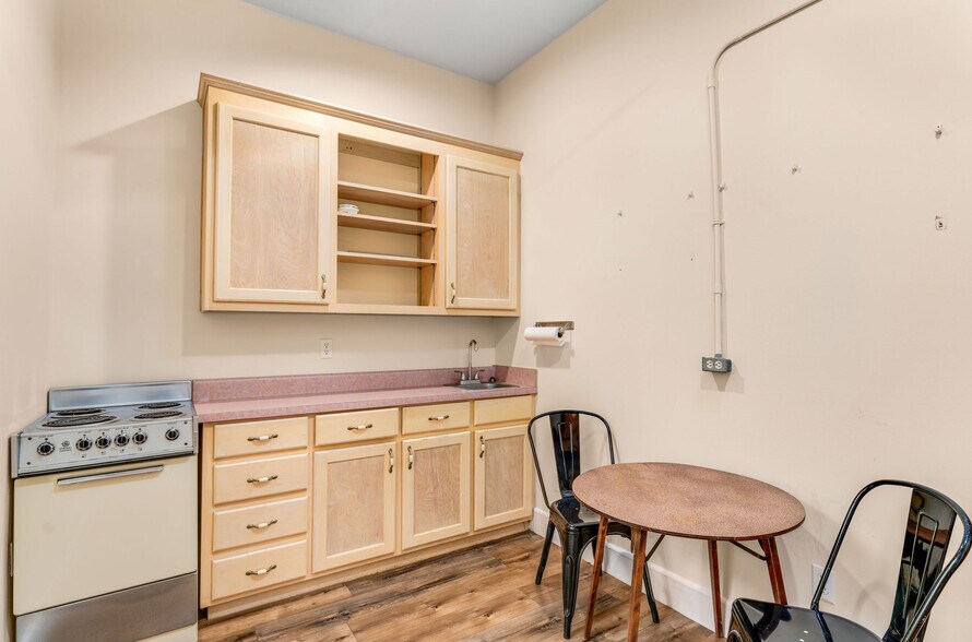 More Photos Of 51 Market St, Apalachicola Storefront Retail Residential For Lease