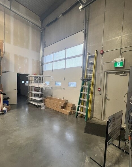 More Photos Of 10985 38th St NE, Calgary Warehouse For Sale