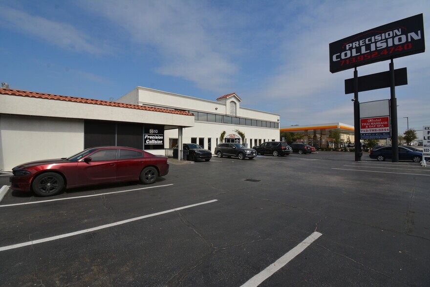 More Photos Of 5610-5613 Southwest Fwy, Houston Flex For Lease