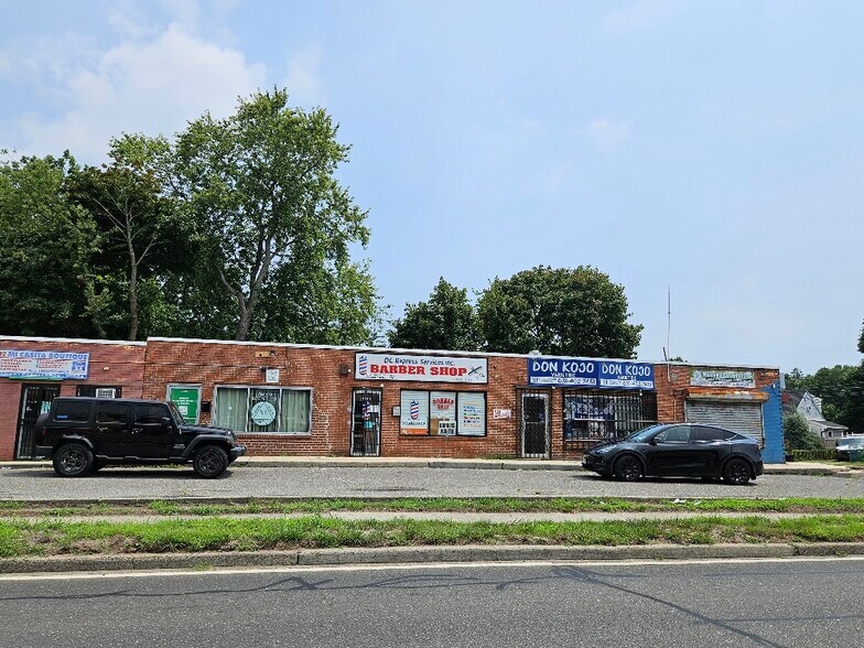 More Photos Of 1309-1323 Straight Path, Wyandanch Storefront Retail Office For Lease