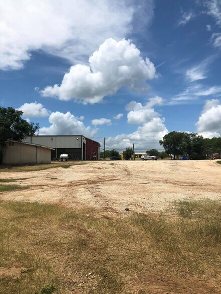 More Photos Of 12440 US Hwy 181 S, San Antonio Flex For Sale