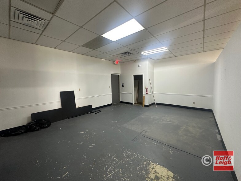 More Photos Of 4411 Kent Rd, Stow General Retail For Lease