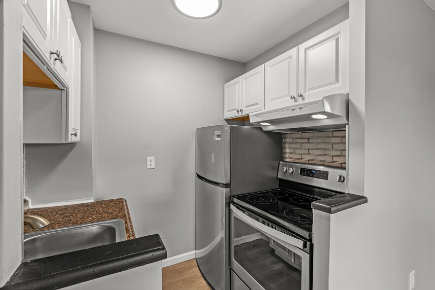 More Photos Of 3915 Devon Rd, Royal Oak Apartments For Sale