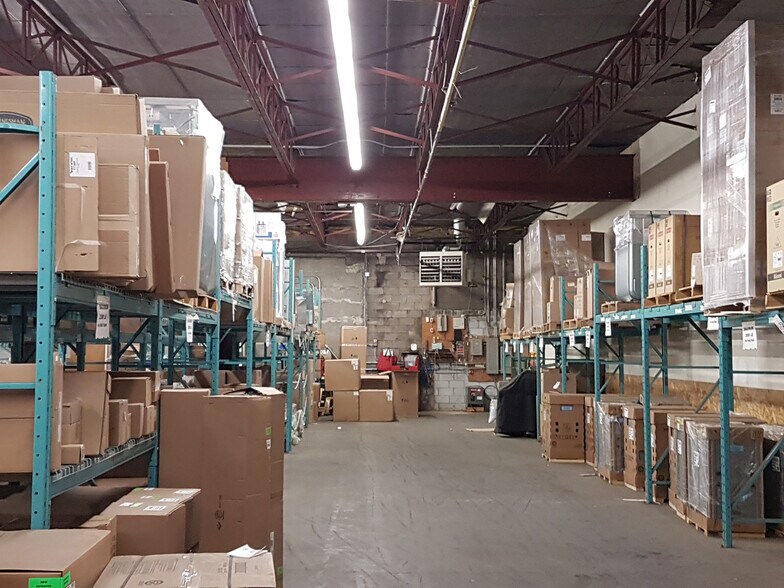More Photos Of 549 First St, London Warehouse For Lease