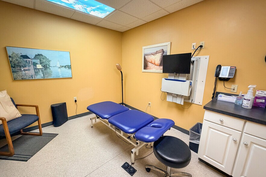 Primary Photo Of 108 Catamount Park, Middlebury Office For Sale