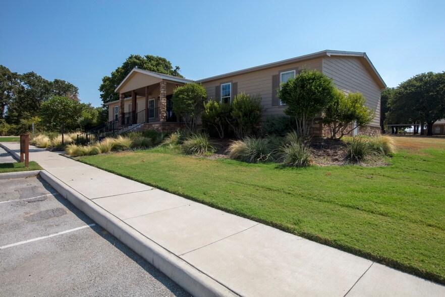 More Photos Of 601 Old Base Rd, Aurora Religious Facility For Sale