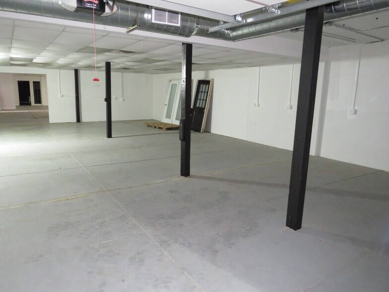 More Photos Of 300 W Joliet St, Ottawa Industrial For Sale