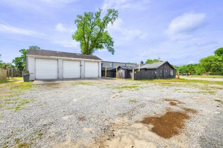 More Photos Of 6698 N Palafox St, Pensacola Showroom For Sale