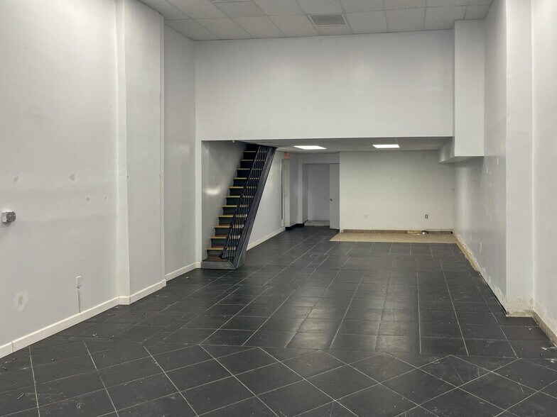 More Photos Of 17 Academy St, Newark Office For Lease
