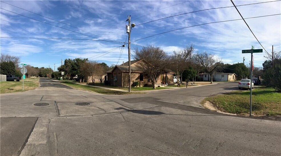 More Photos Of 302 E Milam St, Round Rock Office For Lease