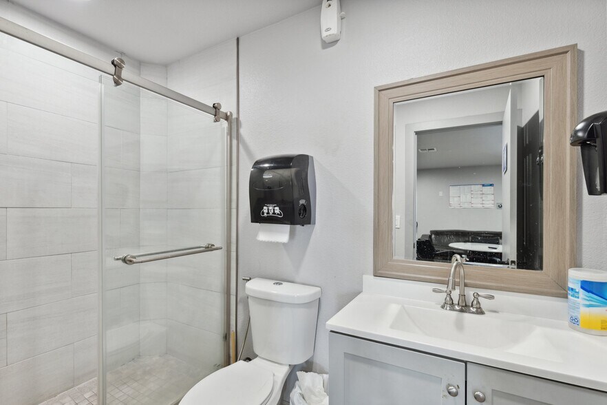 More Photos Of 4451 N Brawley Ave, Fresno Warehouse For Sale