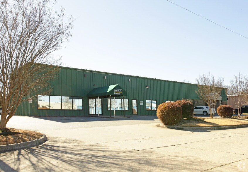 More Photos Of 4320-4340 E 43rd St, North Little Rock Service For Lease