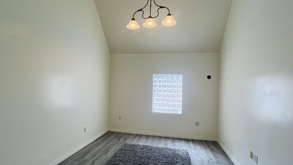 More Photos Of 919 E Bonneville Ave, Las Vegas Loft Creative Space For Sale