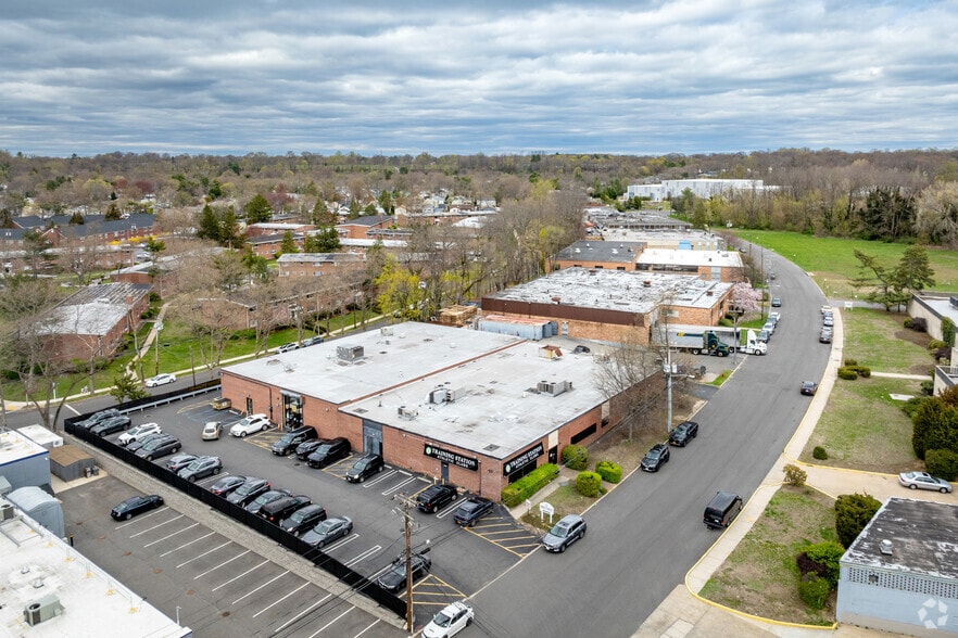 More Photos Of 43-45 Channel Dr, Port Washington Flex For Sale