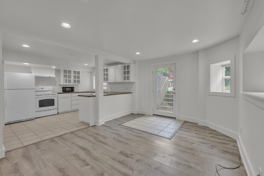 More Photos Of 172 16th Ave, Seattle Multifamily For Sale