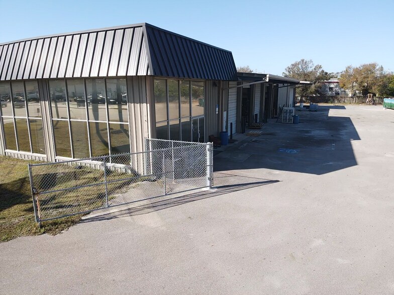 More Photos Of 8820 66th St N, Pinellas Park Auto Repair For Sale