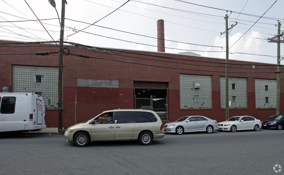 More Photos Of 58-80 Mill St, Paterson Distribution For Lease