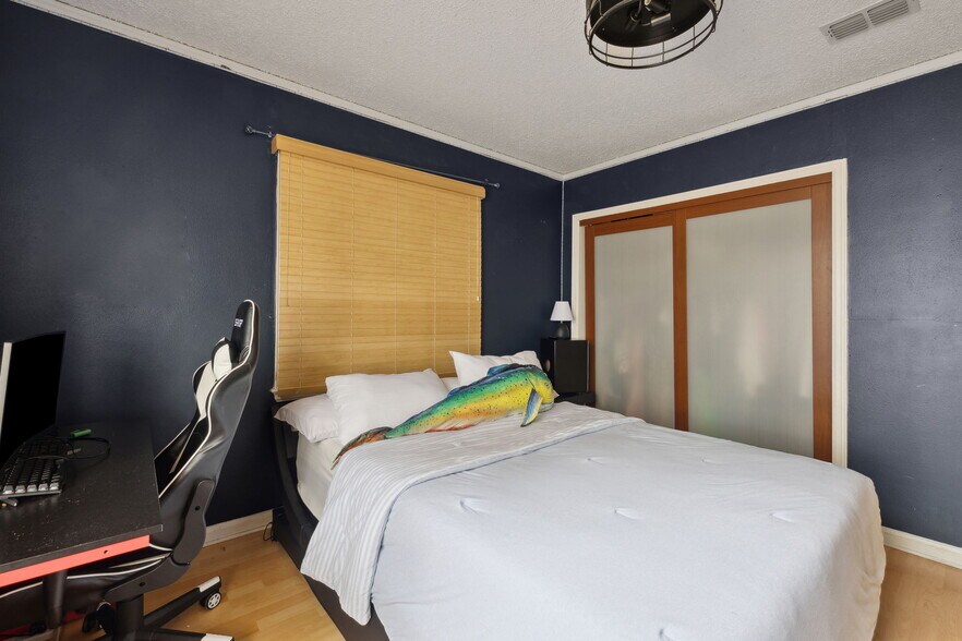 More Photos Of 8463 Beach Blvd, Jacksonville Freestanding For Lease