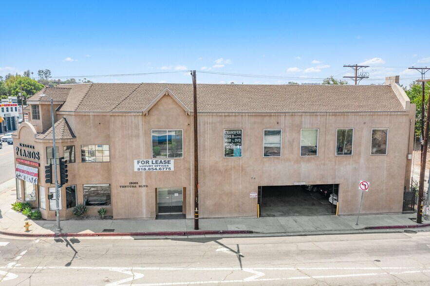More Photos Of 19301 Ventura Blvd, Tarzana Loft Creative Space For Lease