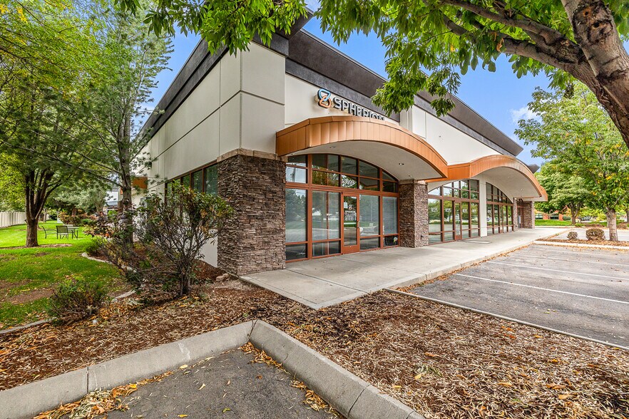 More Photos Of 3919-3999 E Overland Rd, Meridian Storefront For Lease