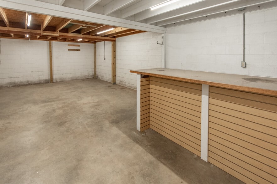 More Photos Of 535 W Main St, Franklin Specialty For Sale