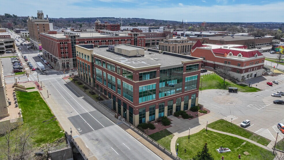 More Photos Of 11 Scott St, Wausau Office For Lease