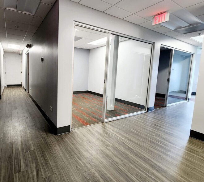 More Photos Of 1180 Atlantic Dr, West Chicago Warehouse For Lease