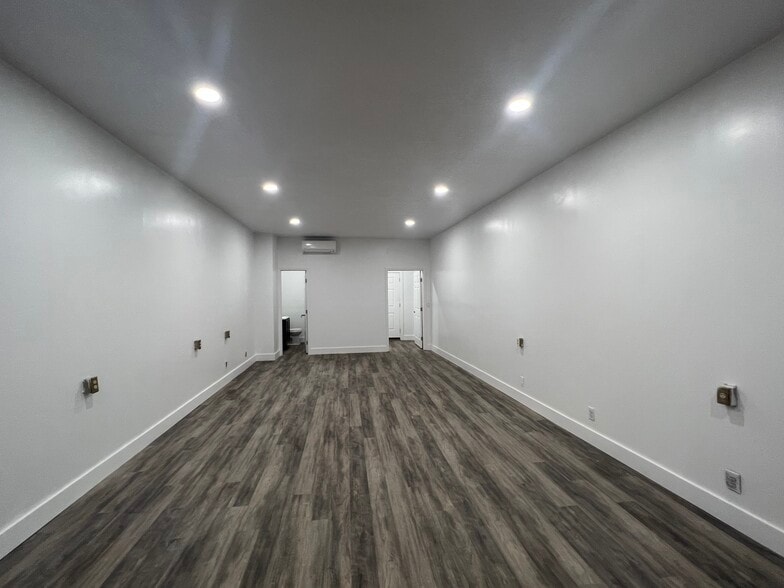 More Photos Of 1320-1322 University Blvd N, Jacksonville Storefront For Sale