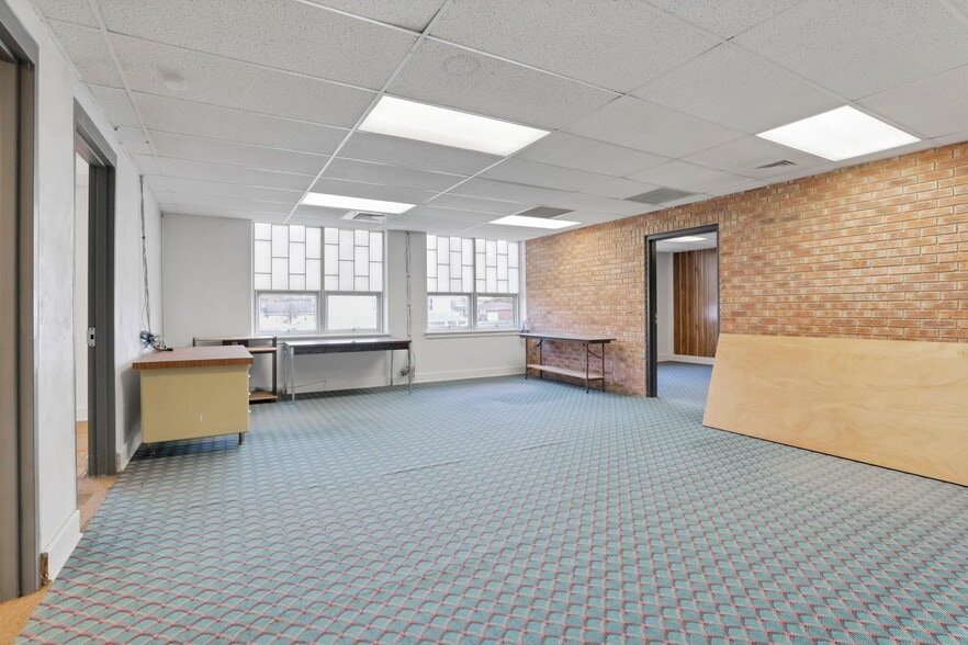 More Photos Of 300 E Auburn Ave, Springfield Office For Sale