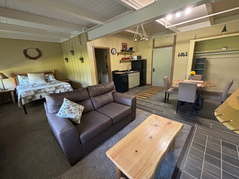 More Photos Of 501-550 Quadna Rd, Hill City Hotel For Sale