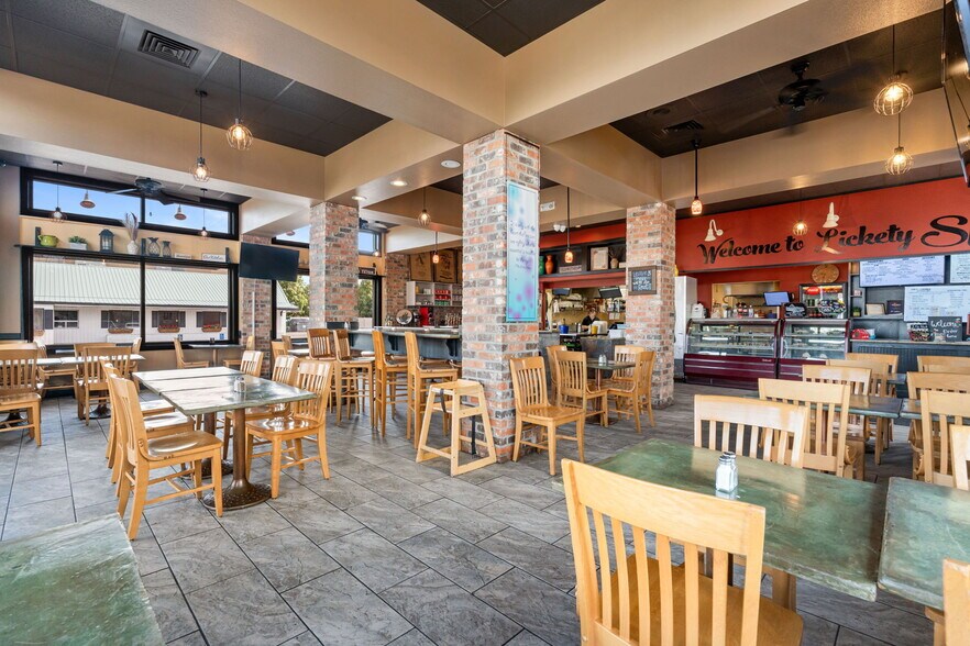 More Photos Of 1138 Yellowstone, Pocatello Restaurant For Sale