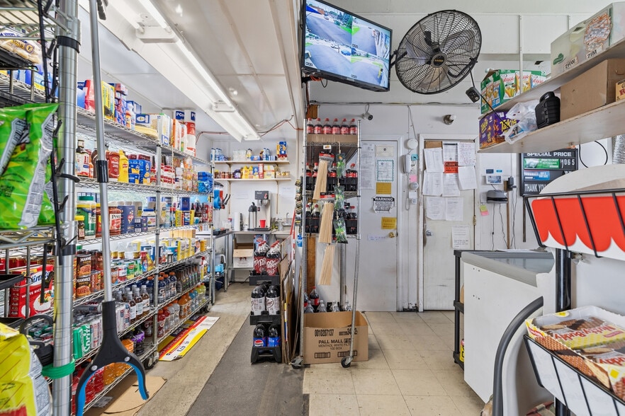 More Photos Of 14650 Champaign Rd, Allen Park General Retail For Sale