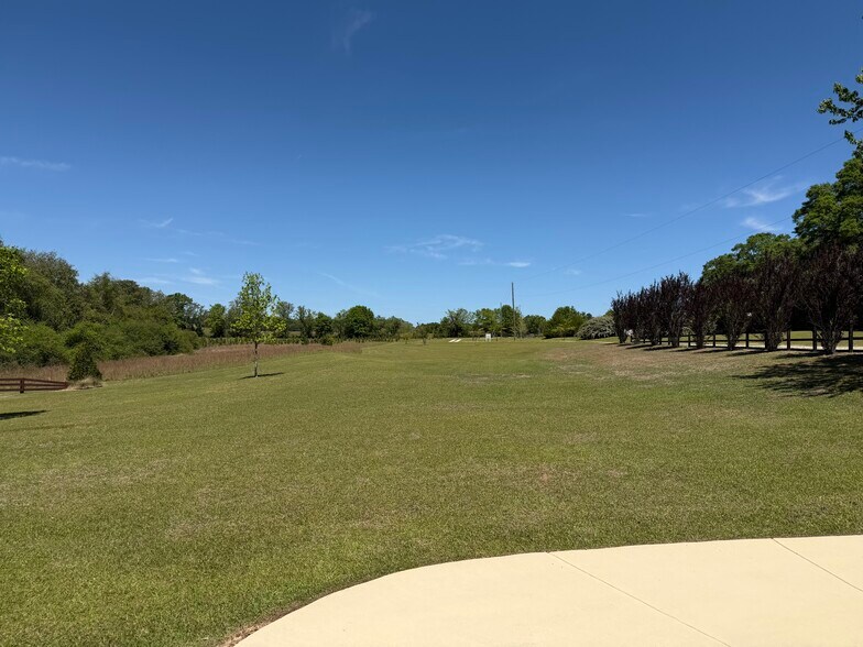 More Photos Of 4950 S County Road 20, Ozark Freestanding For Sale