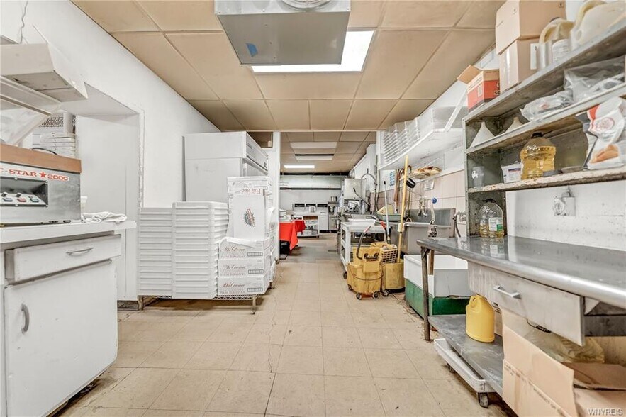 More Photos Of 3019 Pine Ave, Niagara Falls Restaurant For Sale