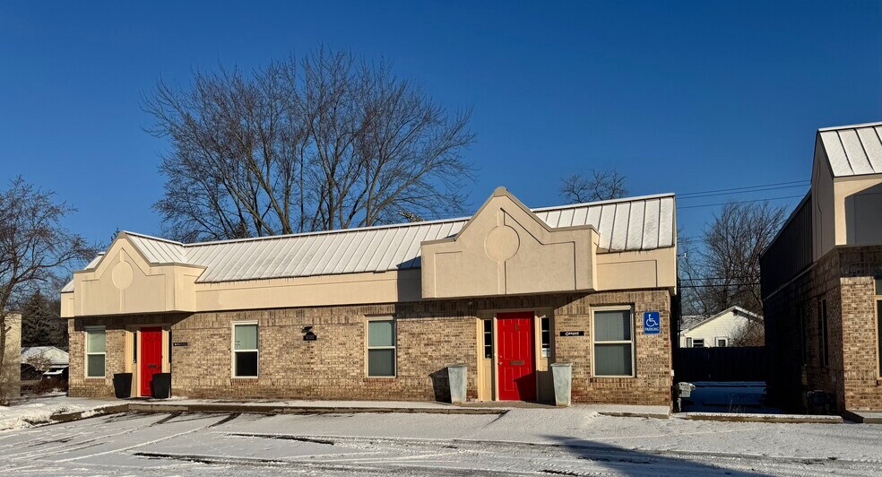 Primary Photo Of 4010 W Walton Blvd, Waterford Medical For Sale