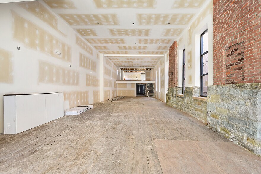 More Photos Of 208-210 N Highland Ave, Pittsburgh Restaurant For Lease