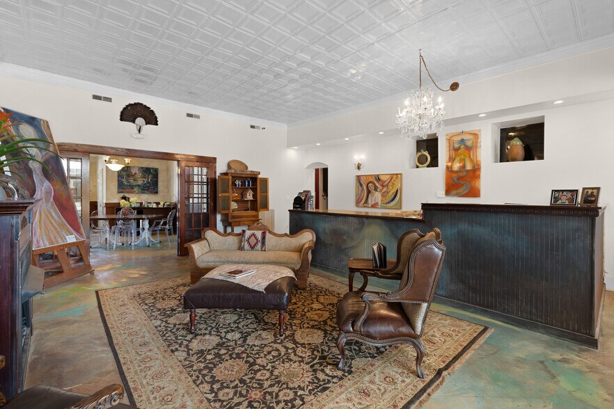 More Photos Of 108 Cumberland St E, Cowan Specialty For Sale