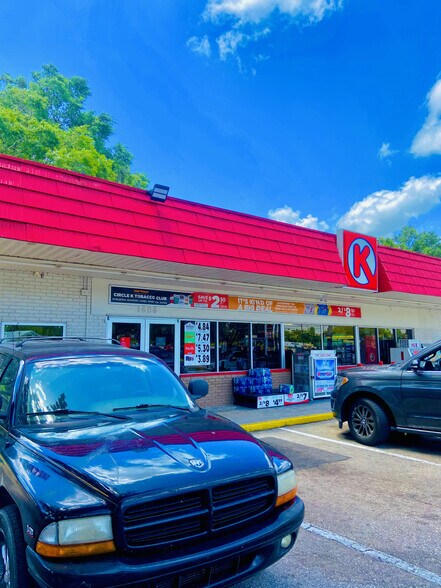 More Photos Of 1606 Shepard Ln, Intercession City Convenience Store For Sale
