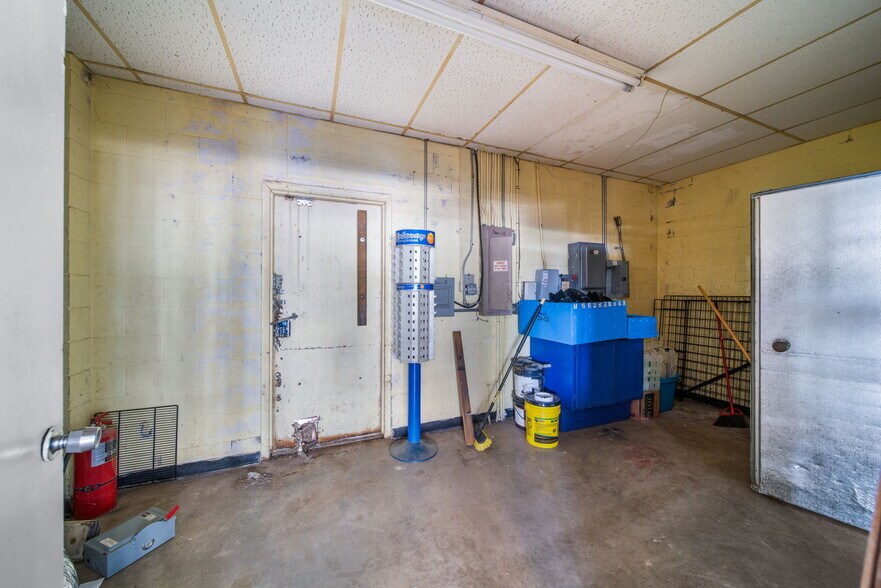 More Photos Of 2323 Holly Rd, Claremore Convenience Store For Sale
