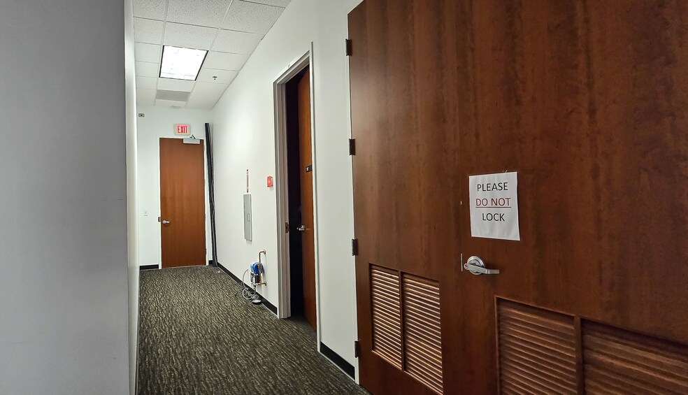 More Photos Of 2145 Metrocenter Blvd, Orlando Office For Lease